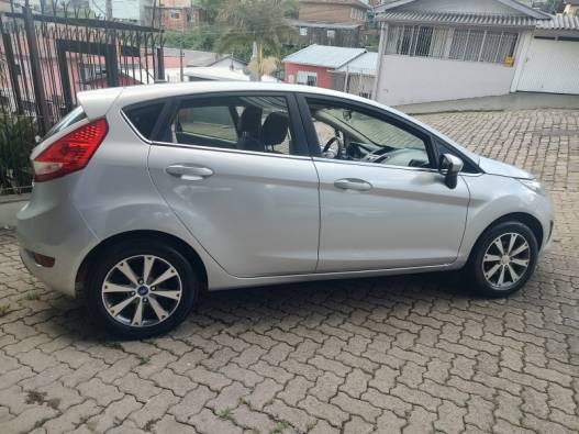 FORD - FIESTA - 2012/2012 - Prata - R$ 32.500,00