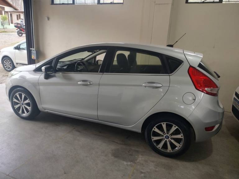 FORD - FIESTA - 2012/2012 - Prata - R$ 32.500,00
