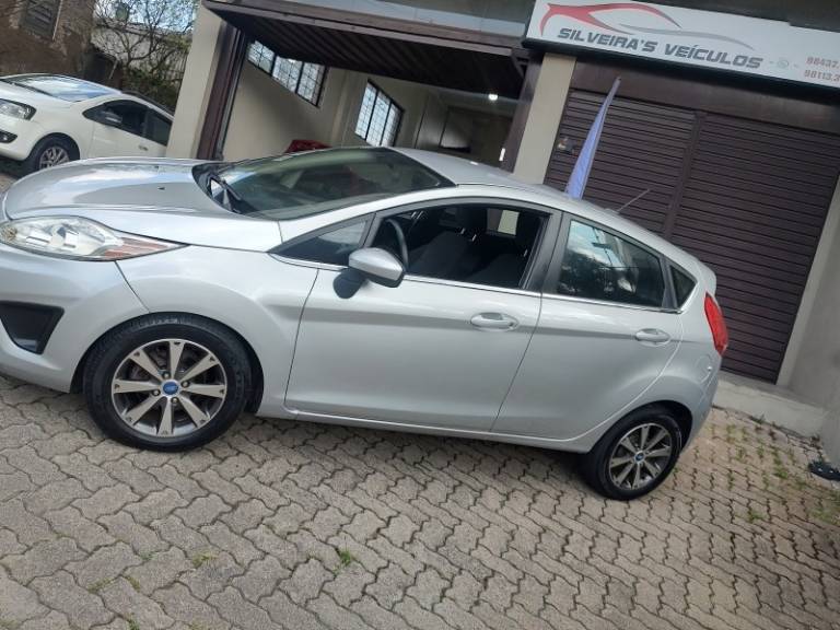 FORD - FIESTA - 2012/2012 - Prata - R$ 32.500,00