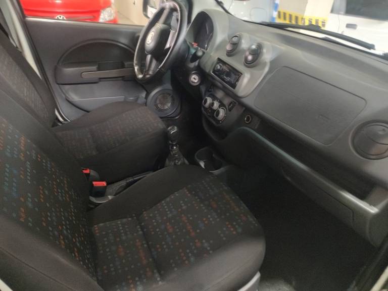 FIAT - UNO - 2016/2016 - Prata - R$ 32.500,00