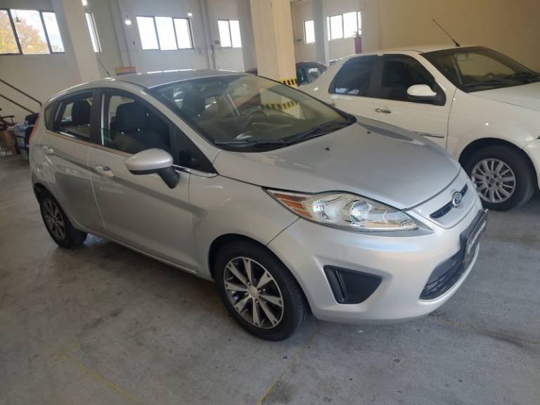 FORD - FIESTA - 2012/2012 - Prata - R$ 32.500,00