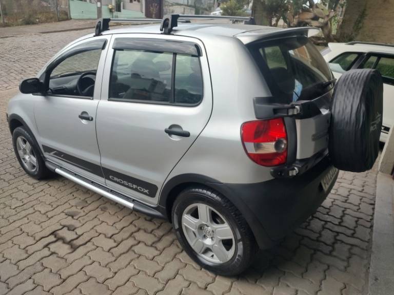 VOLKSWAGEN - CROSSFOX - 2005/2005 - Prata - R$ 25.950,00
