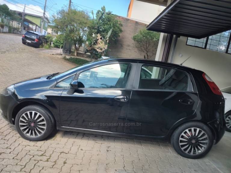 FIAT - PUNTO - 2011/2011 - Preta - R$ 28.700,00