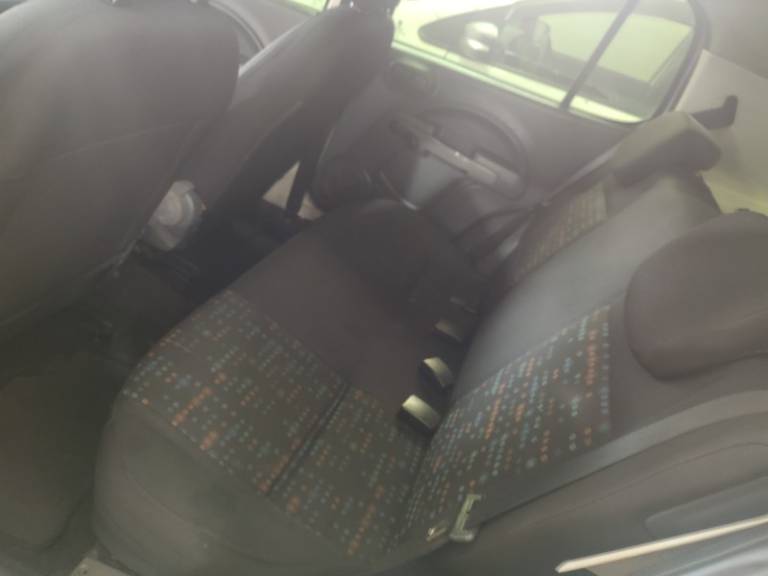 FIAT - UNO - 2016/2016 - Prata - R$ 32.500,00