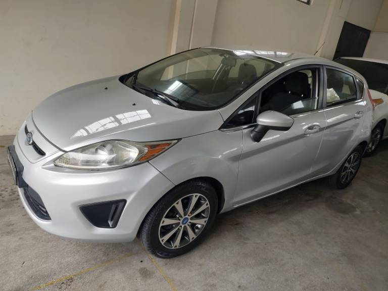 FORD - FIESTA - 2012/2012 - Prata - R$ 32.500,00