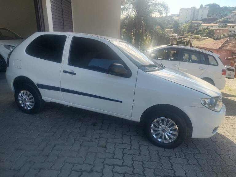 FIAT - PALIO - 2013/2013 - Branca - R$ 21.900,00