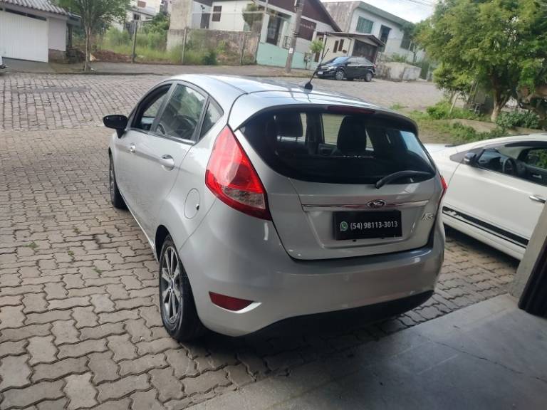 FORD - FIESTA - 2012/2012 - Prata - R$ 32.500,00