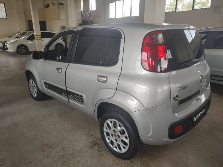 FIAT - UNO - 2016/2016 - Prata - R$ 32.500,00