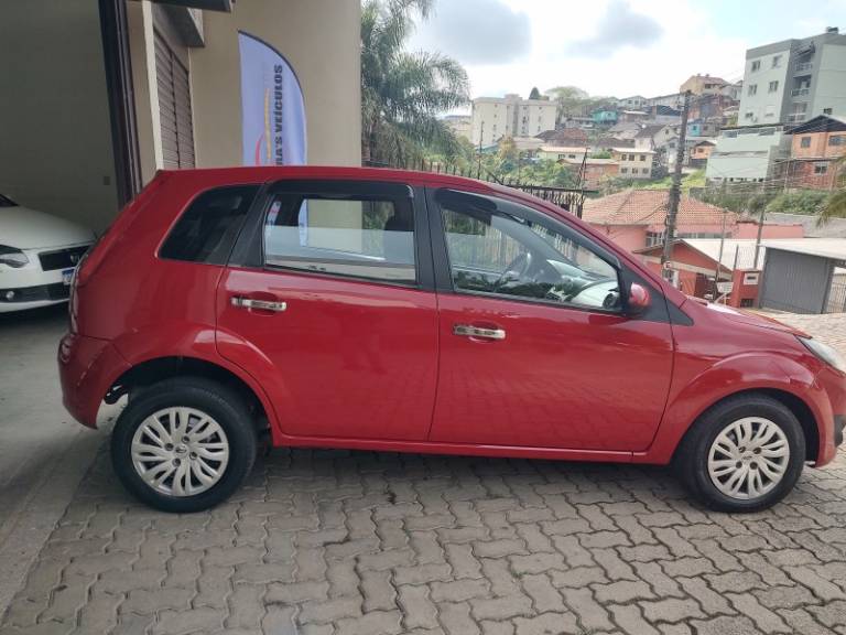 FORD - FIESTA - 2014/2014 - Vermelha - R$ 28.950,00