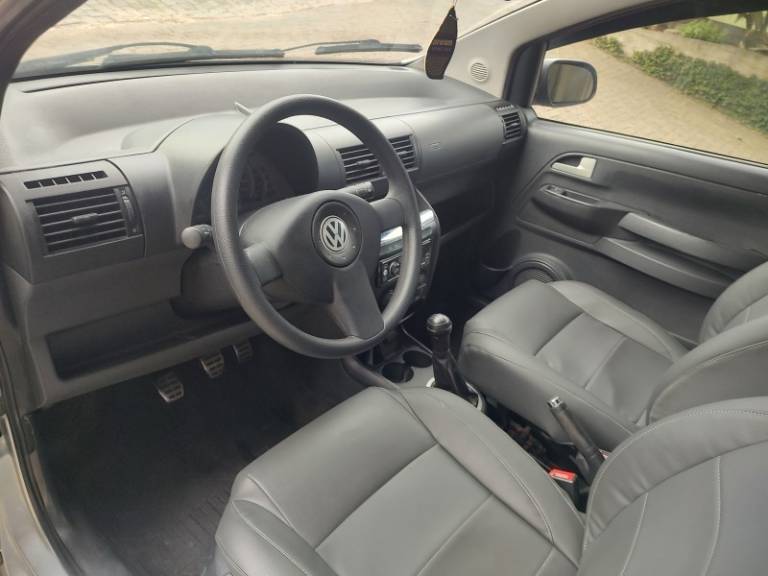 VOLKSWAGEN - CROSSFOX - 2005/2005 - Prata - R$ 25.950,00