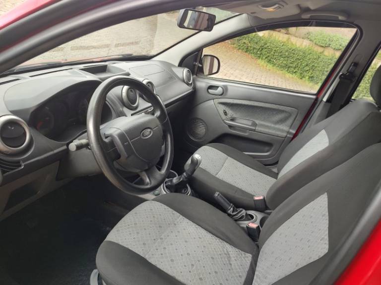 FORD - FIESTA - 2014/2014 - Vermelha - R$ 28.950,00