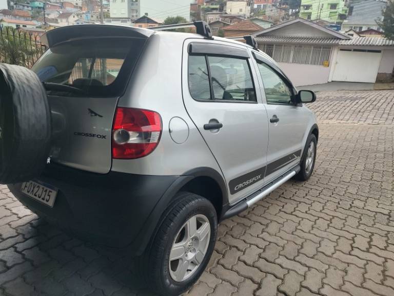 VOLKSWAGEN - CROSSFOX - 2005/2005 - Prata - R$ 25.950,00
