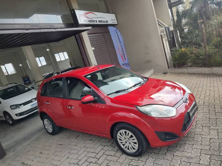 FORD - FIESTA - 2014/2014 - Vermelha - R$ 28.950,00