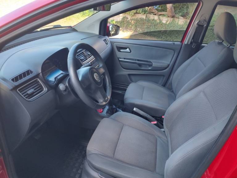 VOLKSWAGEN - FOX - 2012/2012 - Vermelha - R$ 28.950,00
