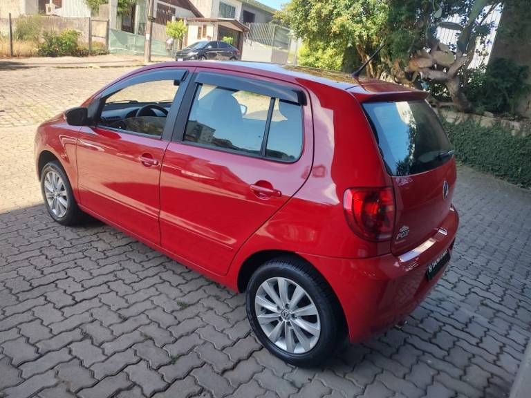 VOLKSWAGEN - FOX - 2012/2012 - Vermelha - R$ 28.950,00
