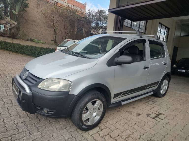 VOLKSWAGEN - CROSSFOX - 2005/2005 - Prata - R$ 25.950,00