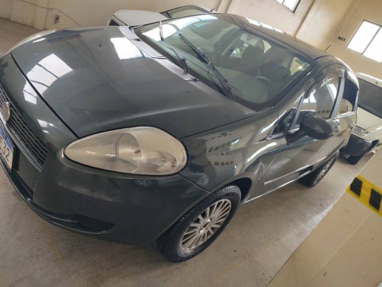 FIAT - PUNTO - 2011/2011 - Cinza - R$ 31.000,00