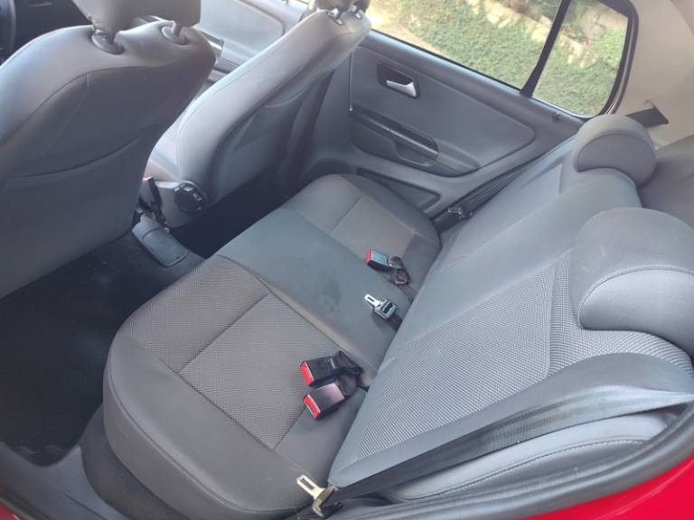 VOLKSWAGEN - FOX - 2012/2012 - Vermelha - R$ 28.950,00