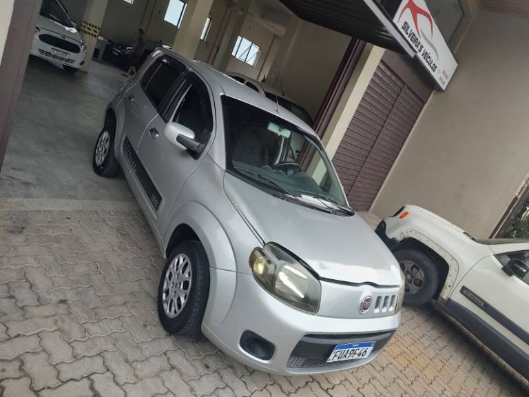 FIAT - UNO - 2016/2016 - Prata - R$ 32.500,00