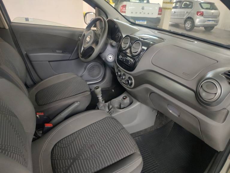 FIAT - PALIO - 2016/2016 - Prata - R$ 38.500,00