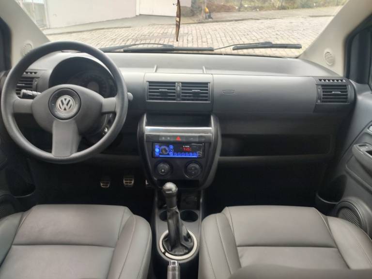 VOLKSWAGEN - CROSSFOX - 2005/2005 - Prata - R$ 25.950,00