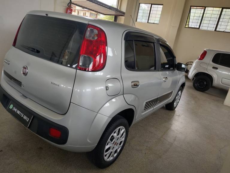 FIAT - UNO - 2016/2016 - Prata - R$ 32.500,00