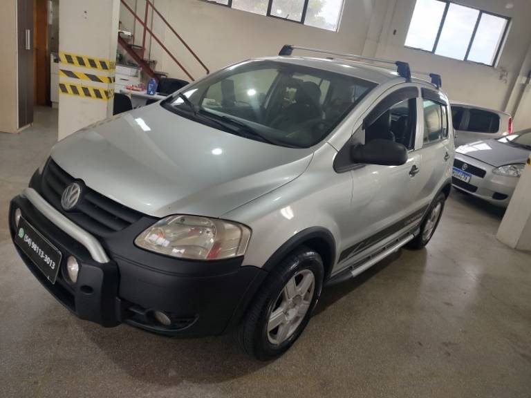 VOLKSWAGEN - CROSSFOX - 2005/2005 - Prata - R$ 25.950,00