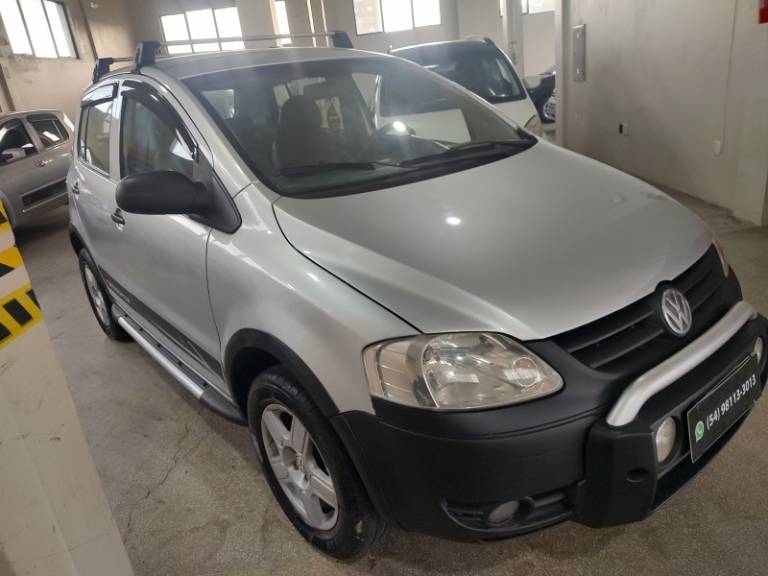 VOLKSWAGEN - CROSSFOX - 2005/2005 - Prata - R$ 25.950,00